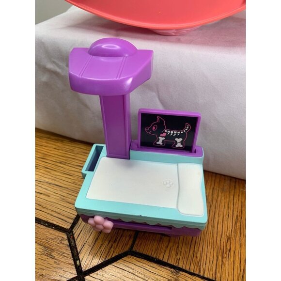 Hasbro Littlest Pet Shop Get Better Center 2005 - Picture 9 of 10